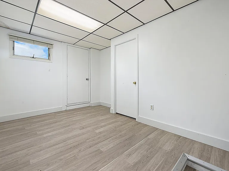 2nd Bedroom (back) - no closet