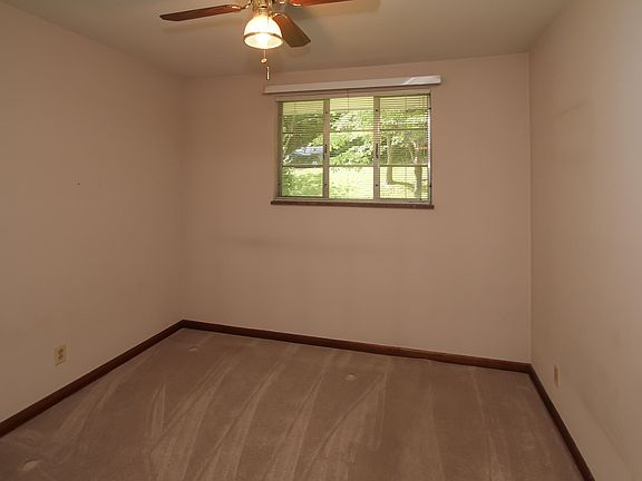 5th image of 4304 Mockingbird Ln