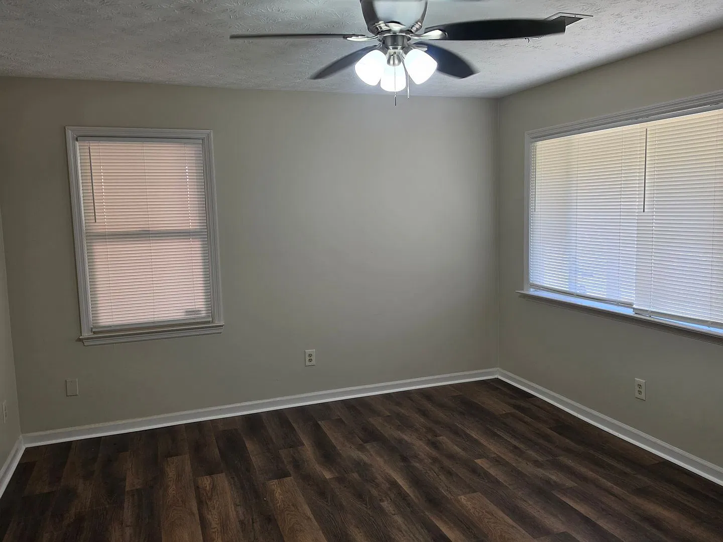 Newly Updated 3 BR 1.5BA — Photo 4