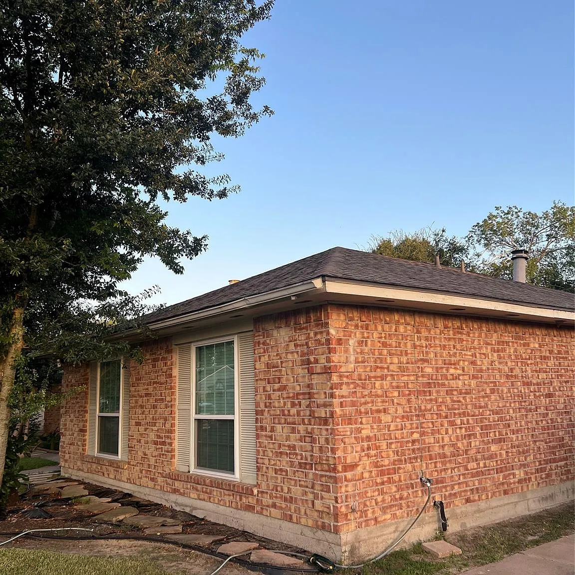 2 bed, 2.0 bath, 1358 sqft, $1,495 — Photo 2