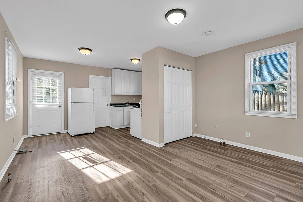 1 bed, 235 sqft, $1,800 — Photo 2