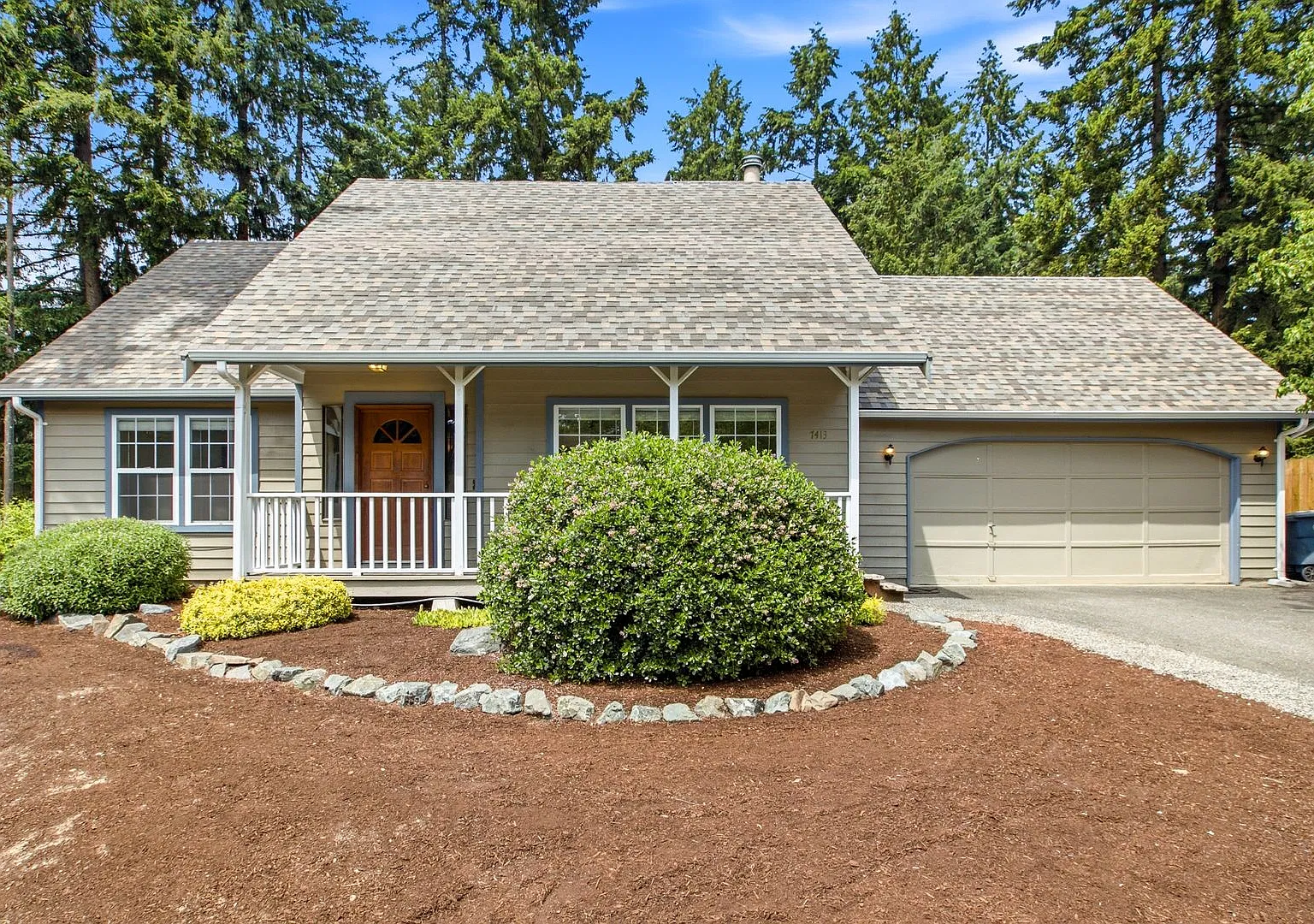 Great Southhill 3 Bedroom Home — Photo 1