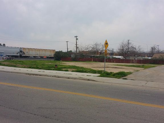 2nd image of 3127 Redlands Dr