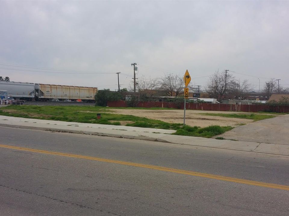 1st image of 3131 Redlands Dr
