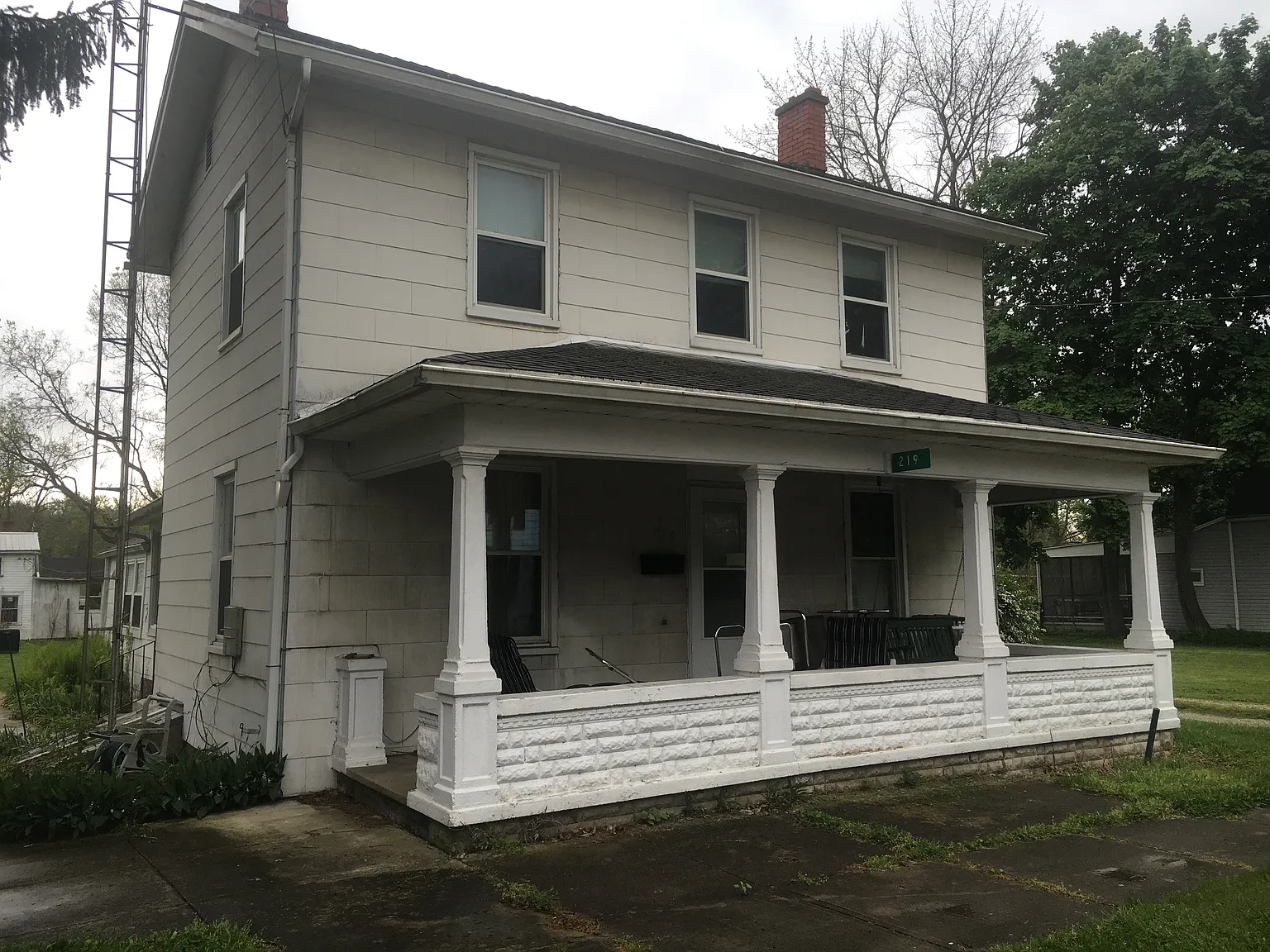 219 W Main St photo 1