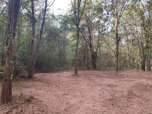 520 Myrtle St, Gloverville, SC 29828