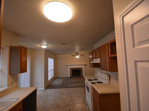 3rd image of 2613 Dahlia Dr