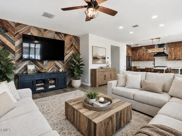 7672 W FETLOCK Trail, Peoria, AZ 85383