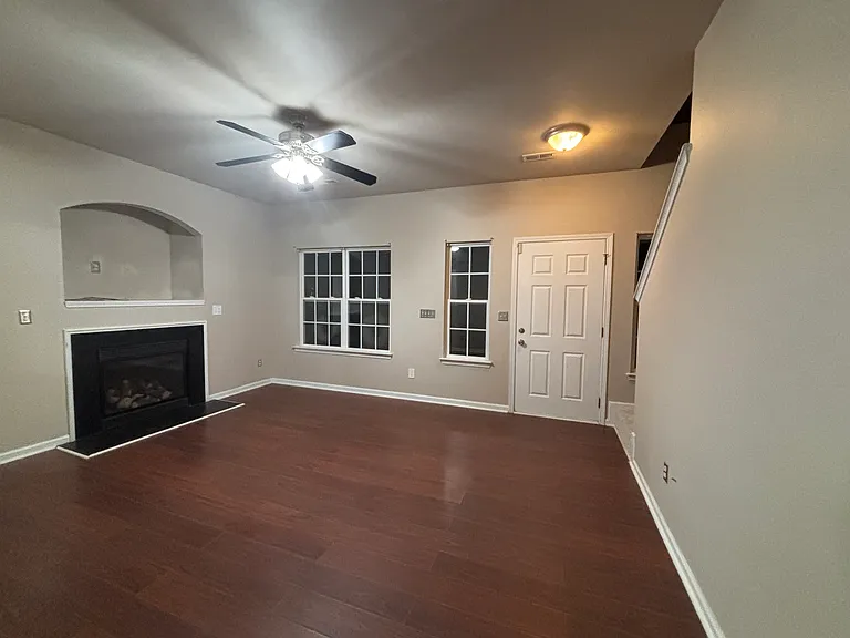 9159 Glenashley Dr — Photo 3