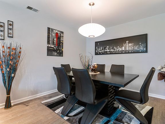 5th image of 250 W Parliament Pl APT 205