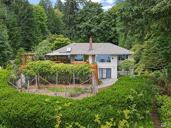 2nd image of 4014 Country Club Dr NW