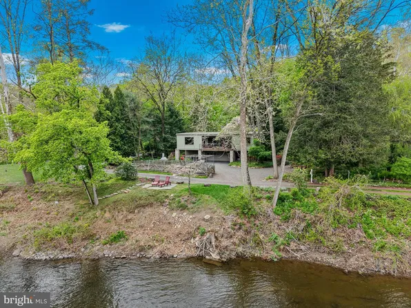 3 Bridge 5 Ln, Pipersville, PA 18947