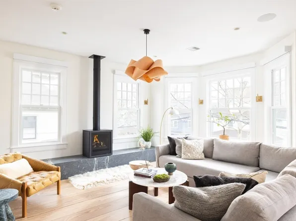 102 Fuller St Unit 2, Brookline, MA 02446