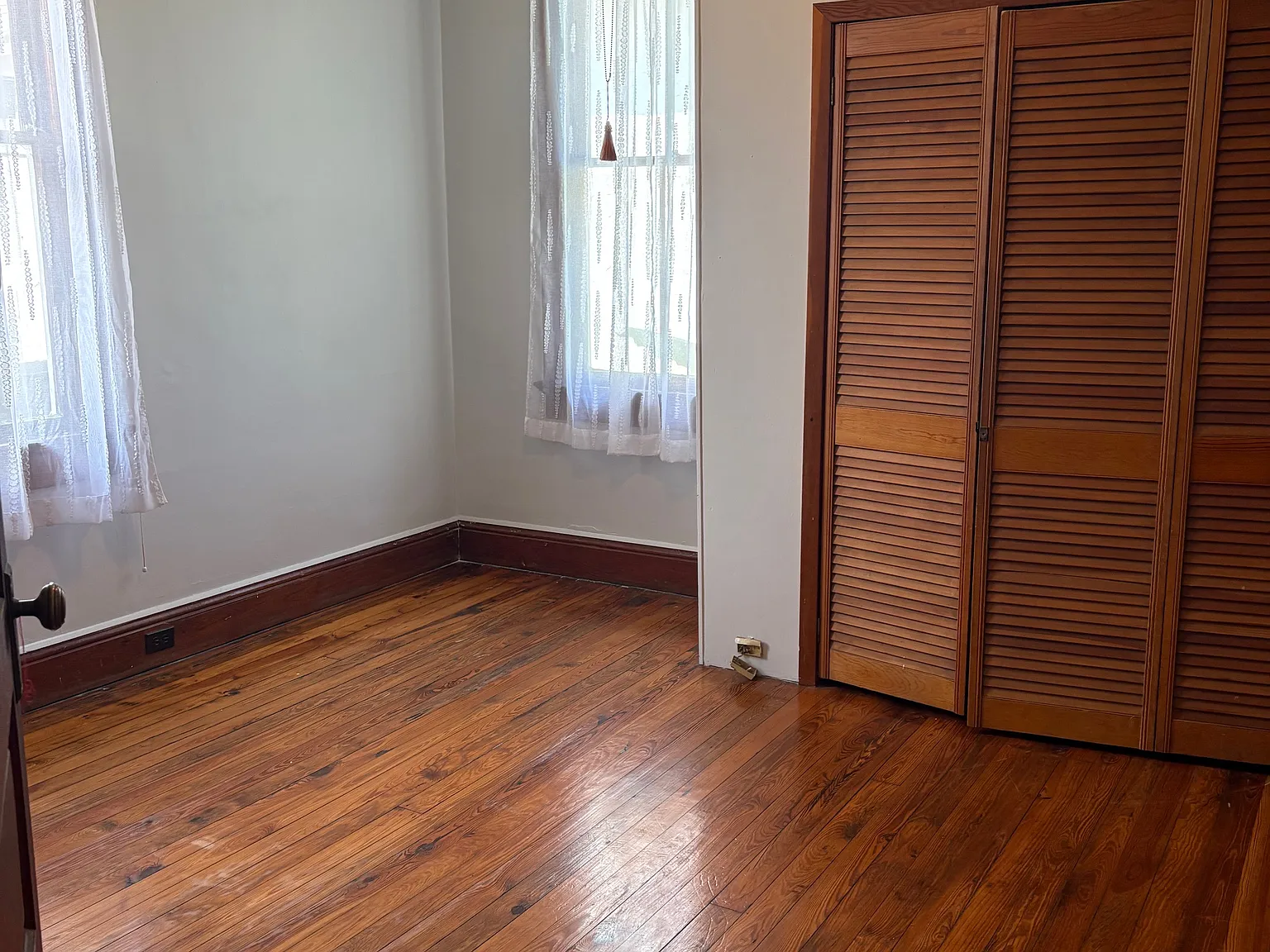 5 bed, 1900 sqft, $900 — Photo 3