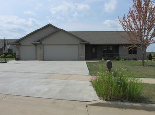 2307 Haysacher Ct, Kaukauna, WI 54130