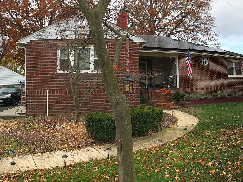 571 LLOYD ROAD