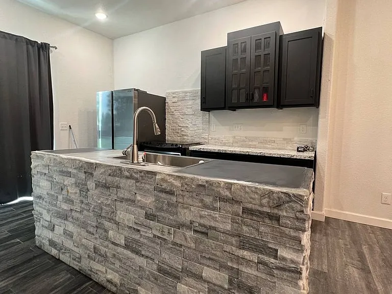 2409 S Willard Ave — Photo 5
