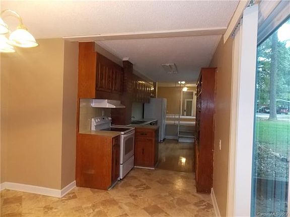 4th image of 142 Tommys Ln