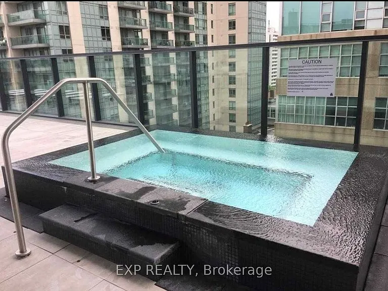 185 Roehampton Ave #911 — Photo 17