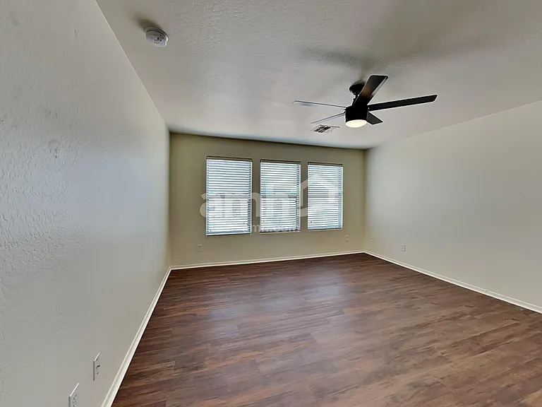 2827 S 74th Dr — Photo 10