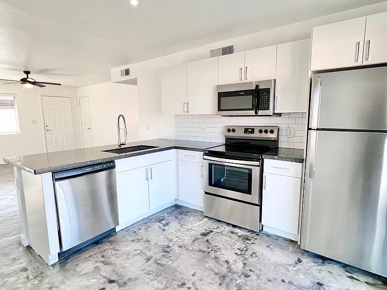 Fairmount Villas — Photo 14