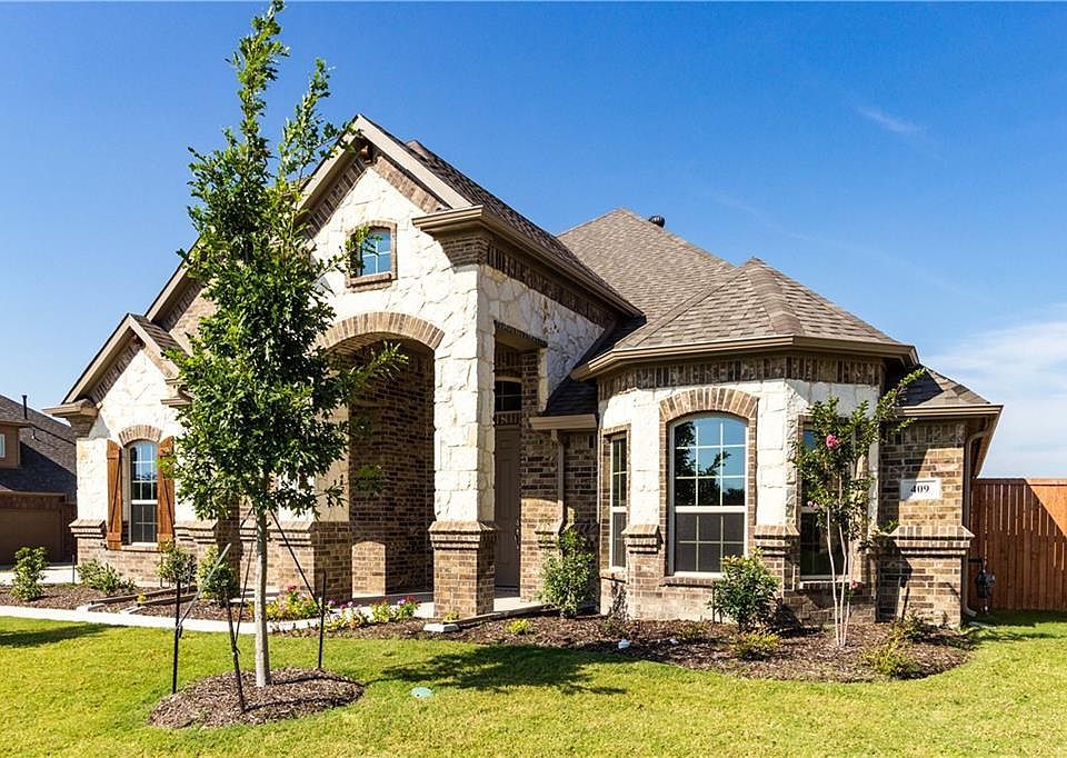 2nd image of 409 McFaddin Ln