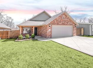 1208 NE Monroe St, Bentonville, AR 72712