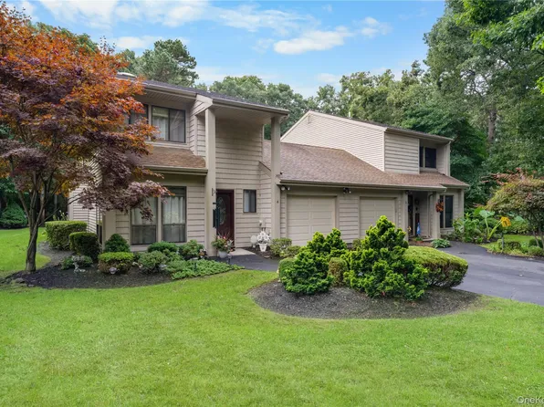 4 Lyndon Court, Bohemia, NY 11716