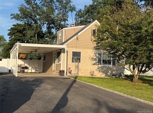 7 Crystal Lane, Brentwood, NY 11717