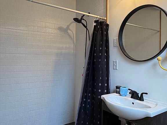 5th image of 2522 Lavender St