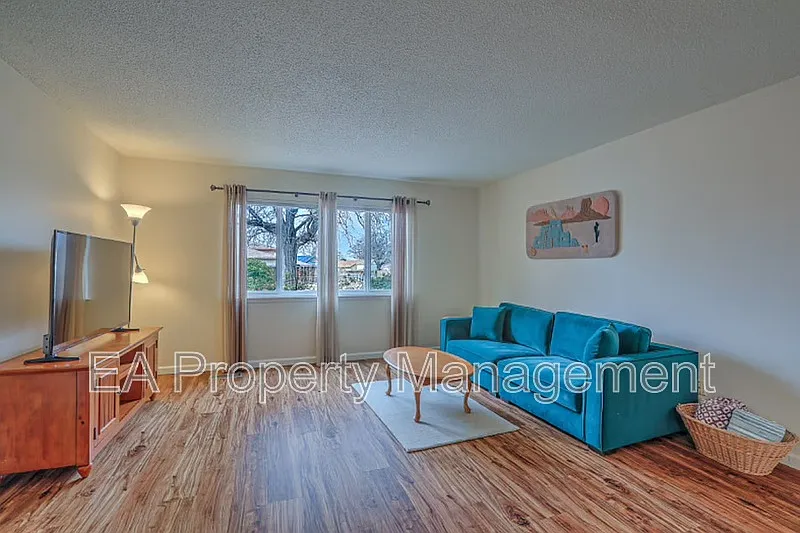 3 bed, 2.0 bath, $2,495 — Photo 4