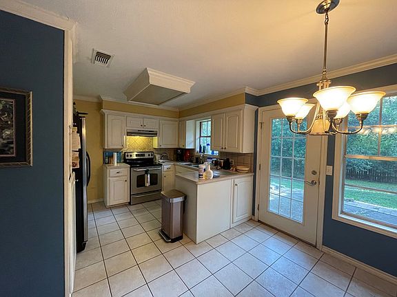 5th image of 2419 Dogwood Dr