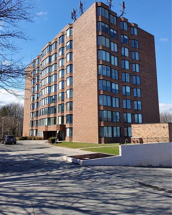 1st image of 180 Limeridge Rd W #401