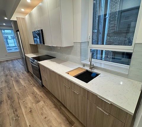 2nd image of 93 Orchard St APT 3