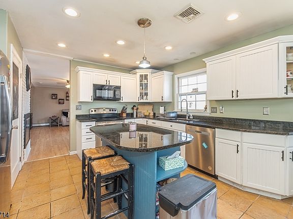 4th image of 24 Valley View Trl