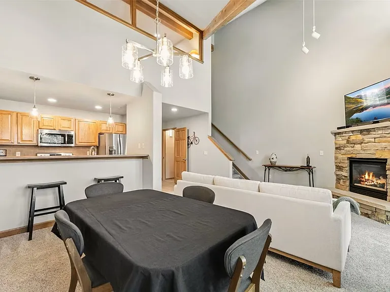 720 Lakepoint Dr — Photo 5