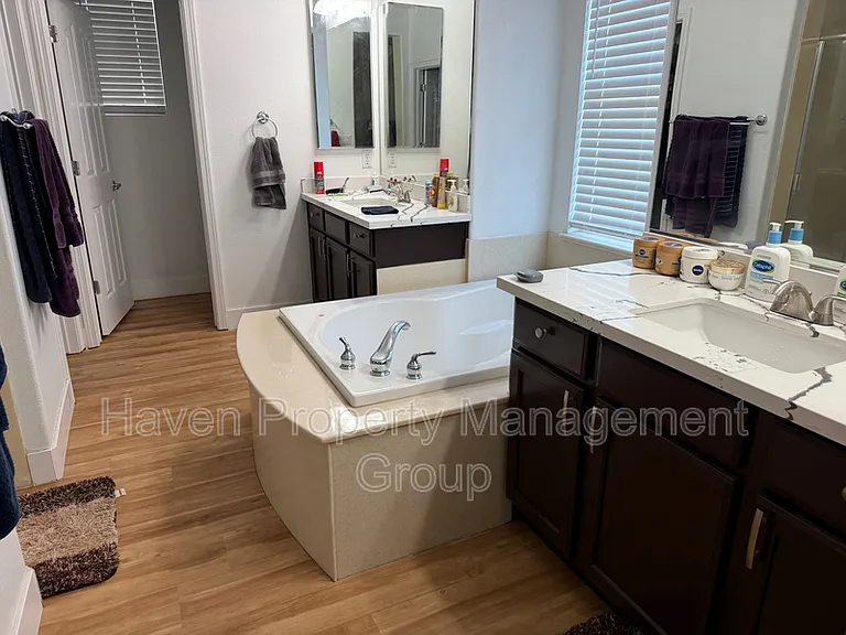 49 E Heritage Dr — Photo 4