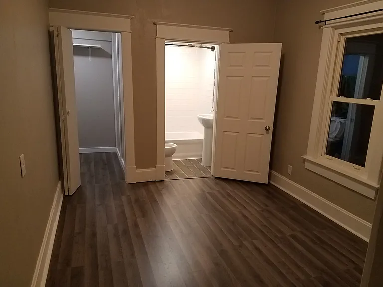 2431 Dillman St — Photo 8