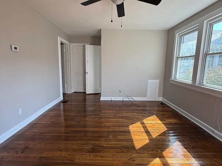 402 W Spring St — Photo 6