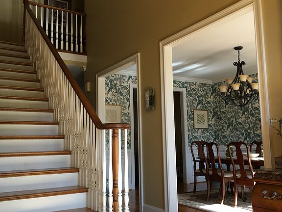 5th image of 332 Hidden Creek Cir