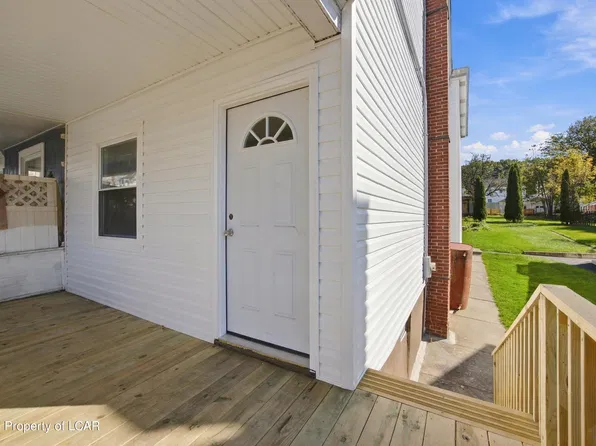 20 E High St, Coaldale, PA 18218