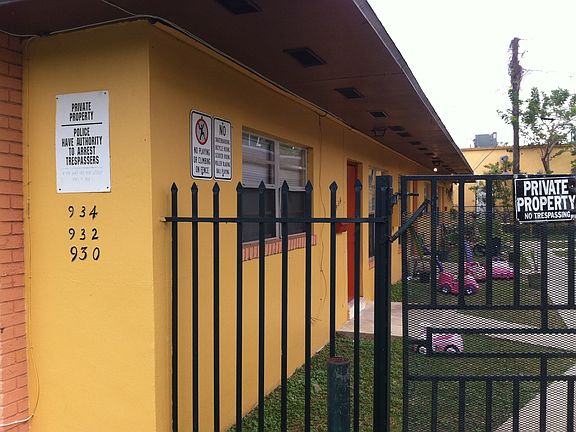 gate