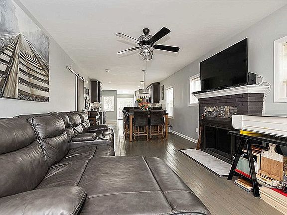 5th image of 88 Holland Ave