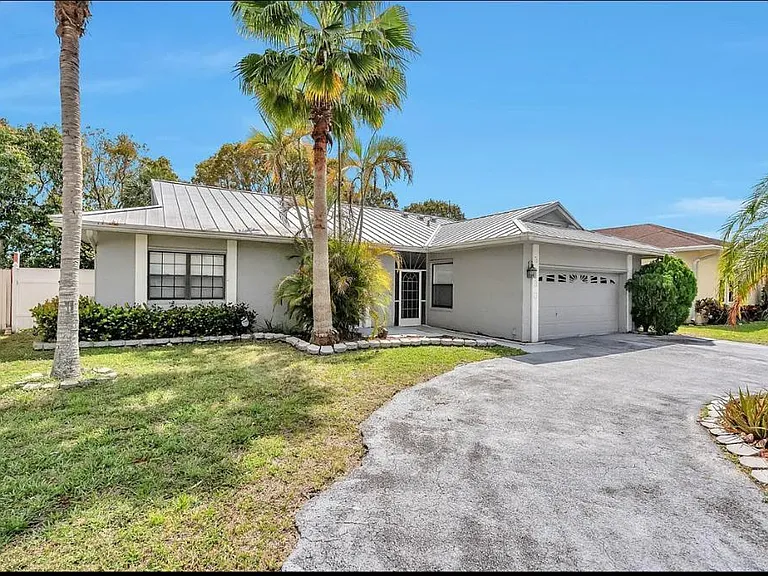 9720 Carousel Cir S — Photo 22