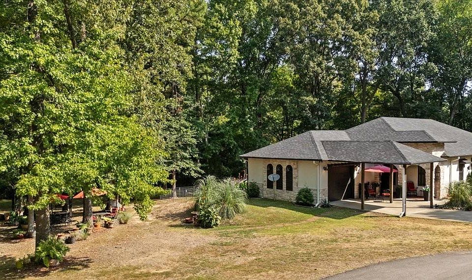 1st image of 305 Darlene Dr