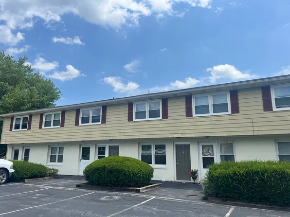 40 James Dr APT 3, Denver, PA 17517