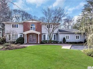 9 Claverton Ct, Melville, NY 11747