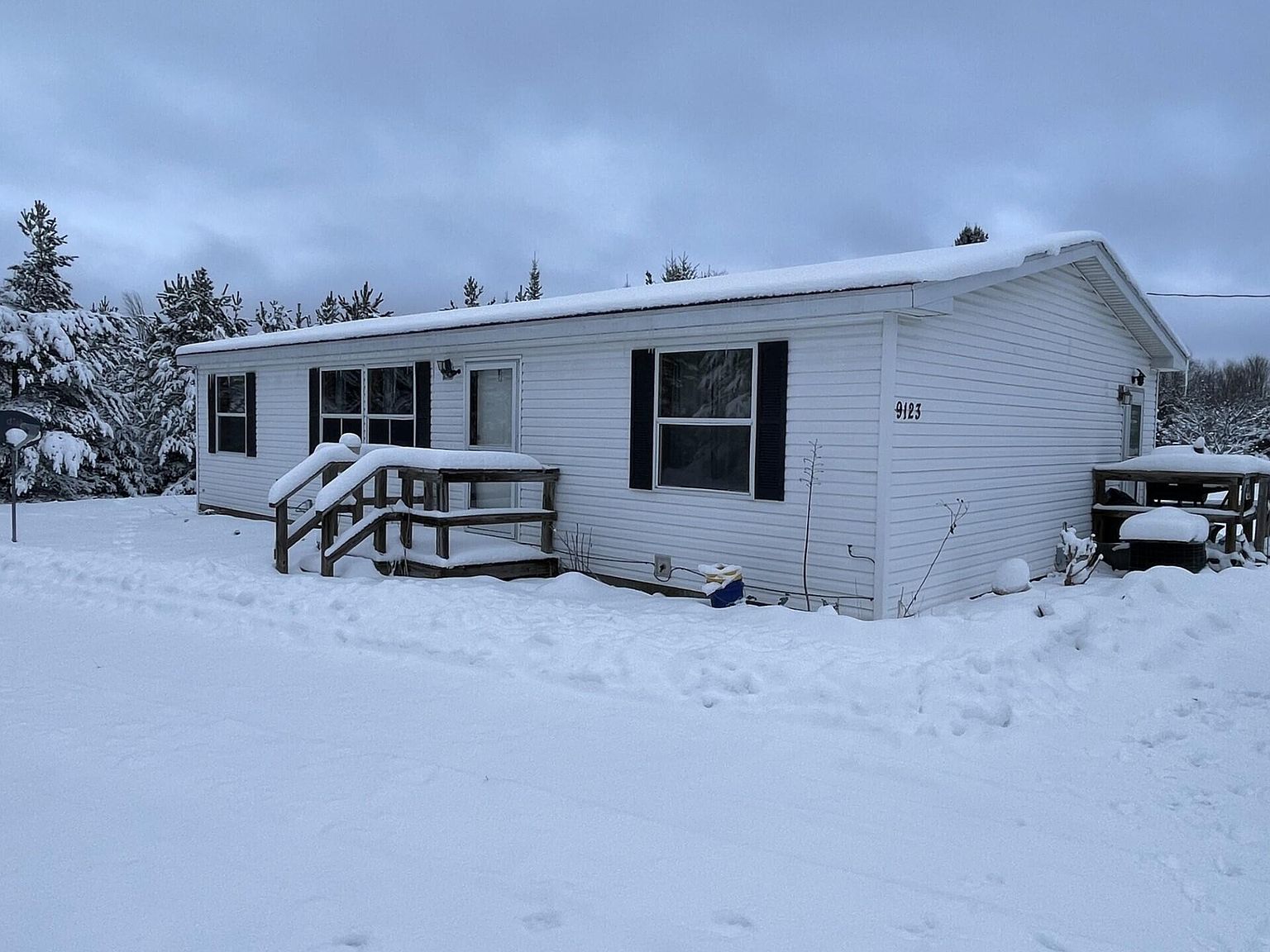 9123 Old 27 Hwy N, Vanderbilt, MI 49795 Zillow