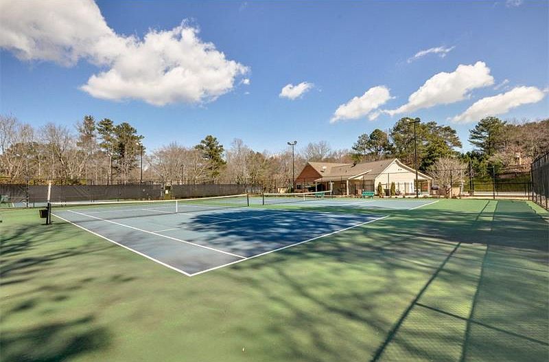 2nd image of 3363 Lake Crest Ln NE