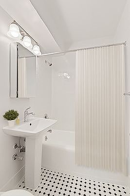 5th image of 620 Lenox Ave APT 6F